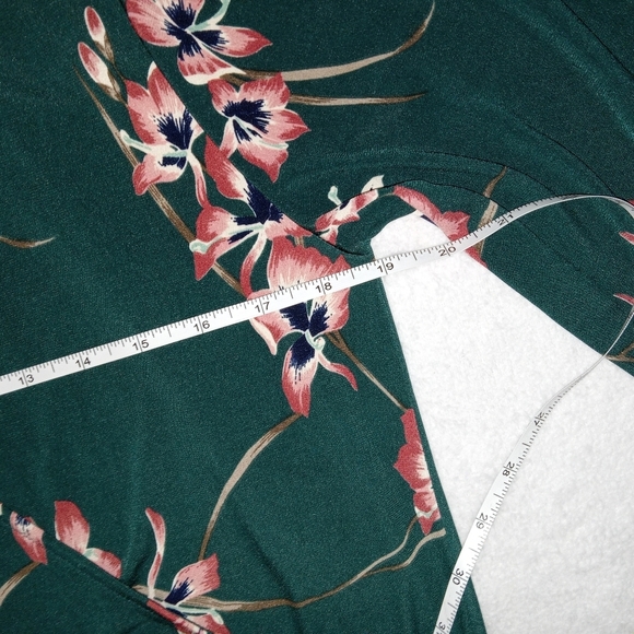 Beacon Drk Green Floral Faux Wrap Hi Low Longsleeve Top size Large - Picture 9 of 10